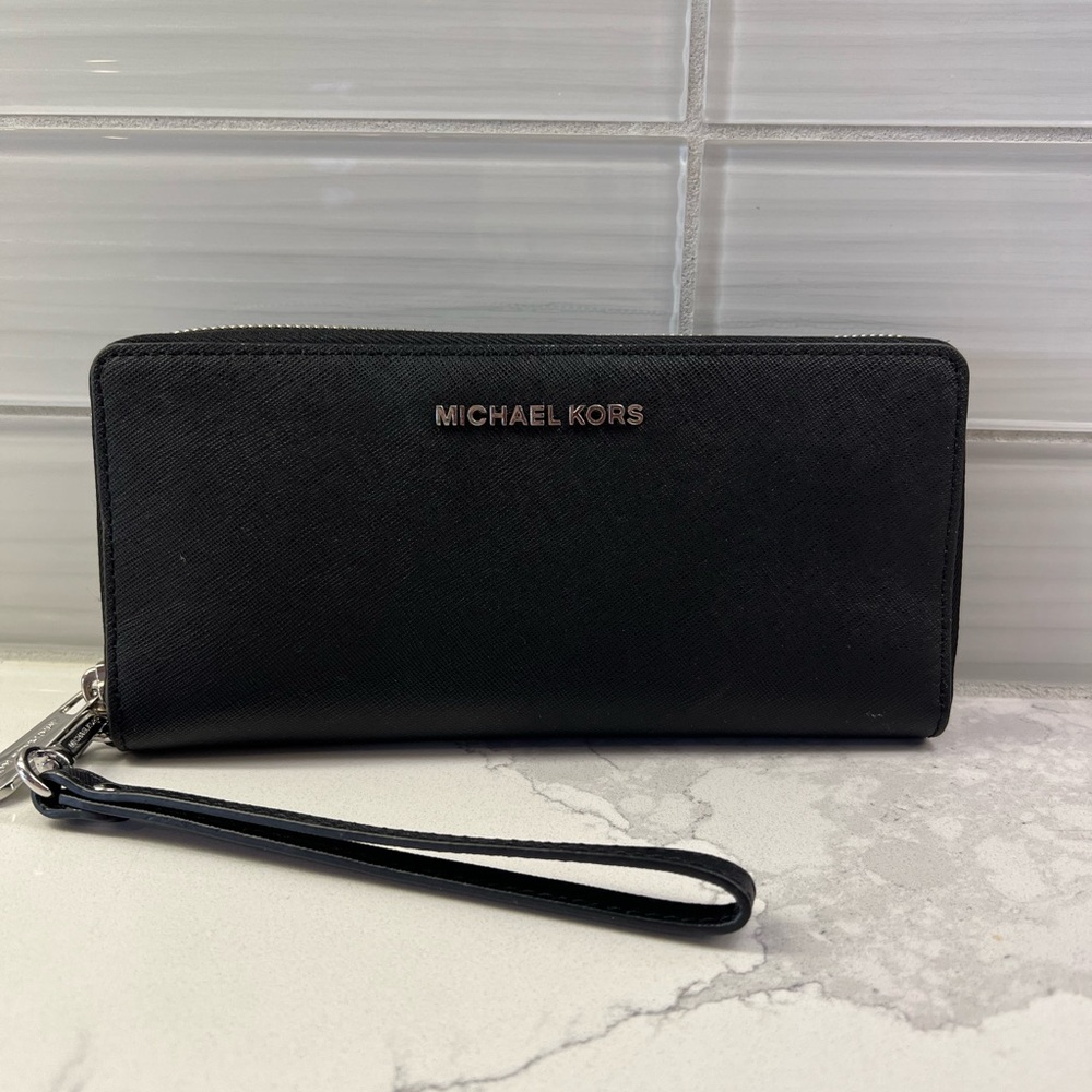 Michael Kors Saffiano Leather Continental Wallet in Black - LG  Full Zip Wallet